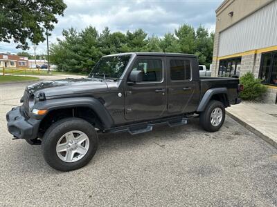 2020 Jeep Gladiator Sport   - Photo 2 - Elkhart, IN 46514