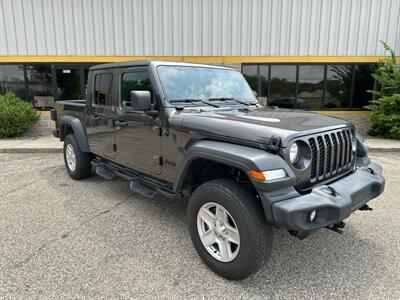 2020 Jeep Gladiator Sport   - Photo 8 - Elkhart, IN 46514