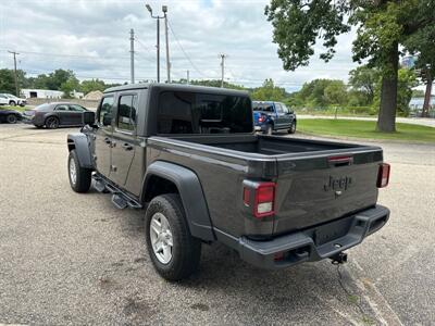 2020 Jeep Gladiator Sport   - Photo 3 - Elkhart, IN 46514