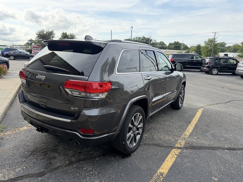 2018 Jeep Grand Cherokee Overland - Photo 7 - Elkhart, IN 46514