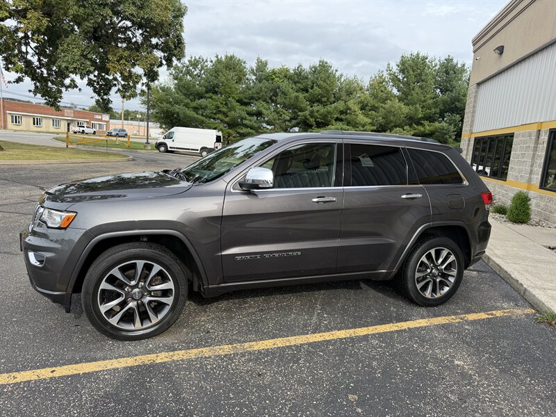 2018 Jeep Grand Cherokee Overland - Photo 2 - Elkhart, IN 46514