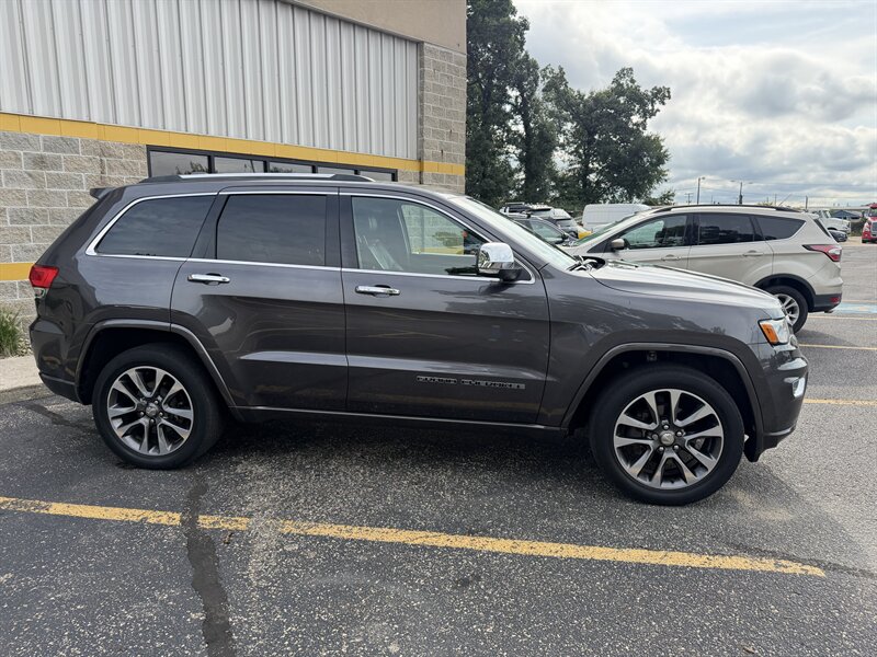 2018 Jeep Grand Cherokee Overland - Photo 9 - Elkhart, IN 46514