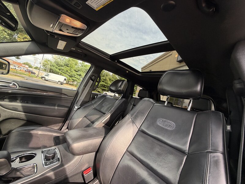 2018 Jeep Grand Cherokee Overland - Photo 24 - Elkhart, IN 46514