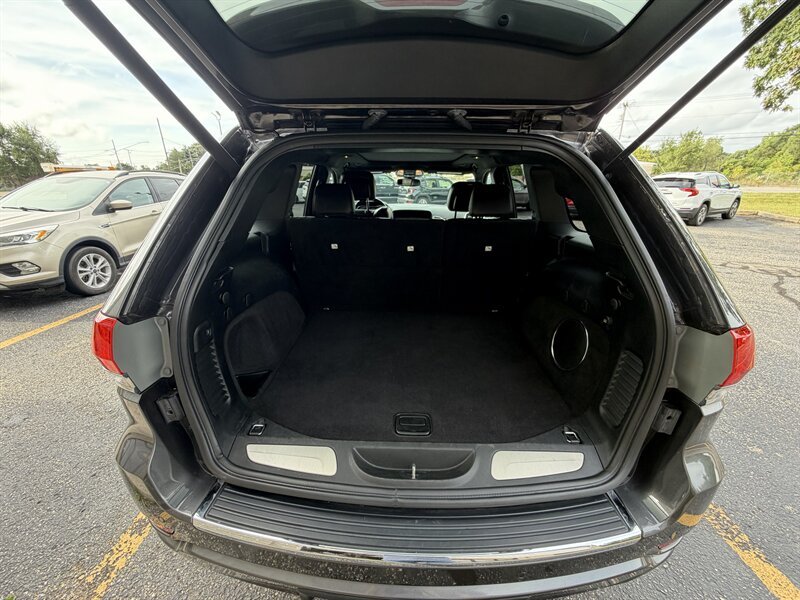 2018 Jeep Grand Cherokee Overland - Photo 16 - Elkhart, IN 46514
