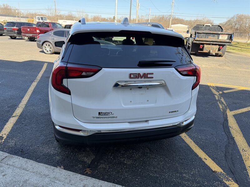 2020 GMC Terrain SLT - Photo 4 - Elkhart, IN 46514