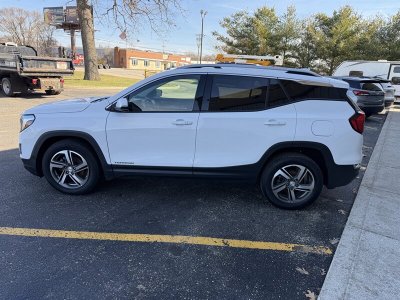 2020 GMC Terrain SLT - Photo 2 - Elkhart, IN 46514