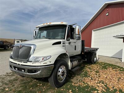 2012 International 4400 Sedan