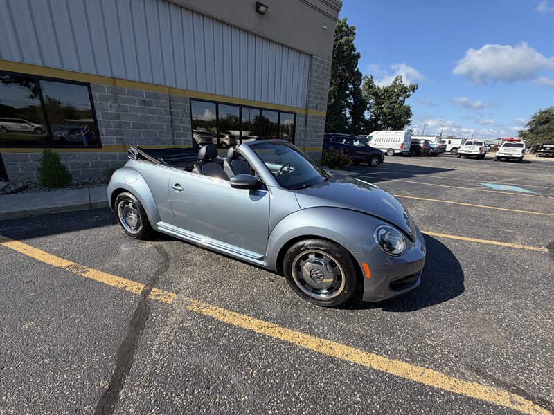 2016 Volkswagen Beetle Convertible 1.8T Denim - Photo 16 - Elkhart, IN 46514