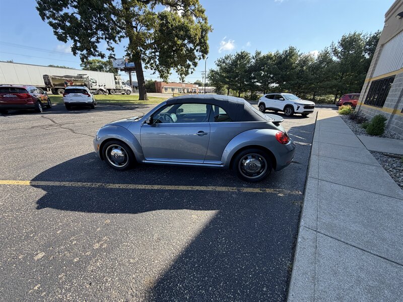 2016 Volkswagen Beetle Convertible 1.8T Denim - Photo 2 - Elkhart, IN 46514