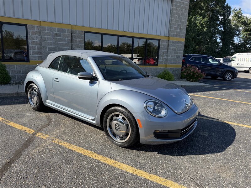 2016 Volkswagen Beetle Convertible 1.8T Denim - Photo 7 - Elkhart, IN 46514