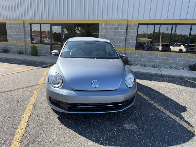 2016 Volkswagen Beetle Convertible 1.8T Denim - Photo 8 - Elkhart, IN 46514