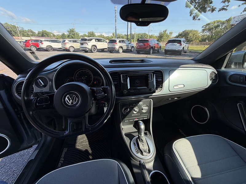 2016 Volkswagen Beetle Convertible 1.8T Denim - Photo 13 - Elkhart, IN 46514