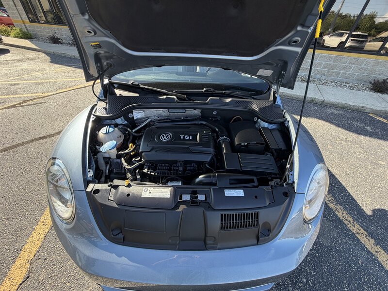 2016 Volkswagen Beetle Convertible 1.8T Denim - Photo 17 - Elkhart, IN 46514