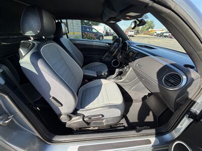 2016 Volkswagen Beetle Convertible 1.8T Denim - Photo 9 - Elkhart, IN 46514