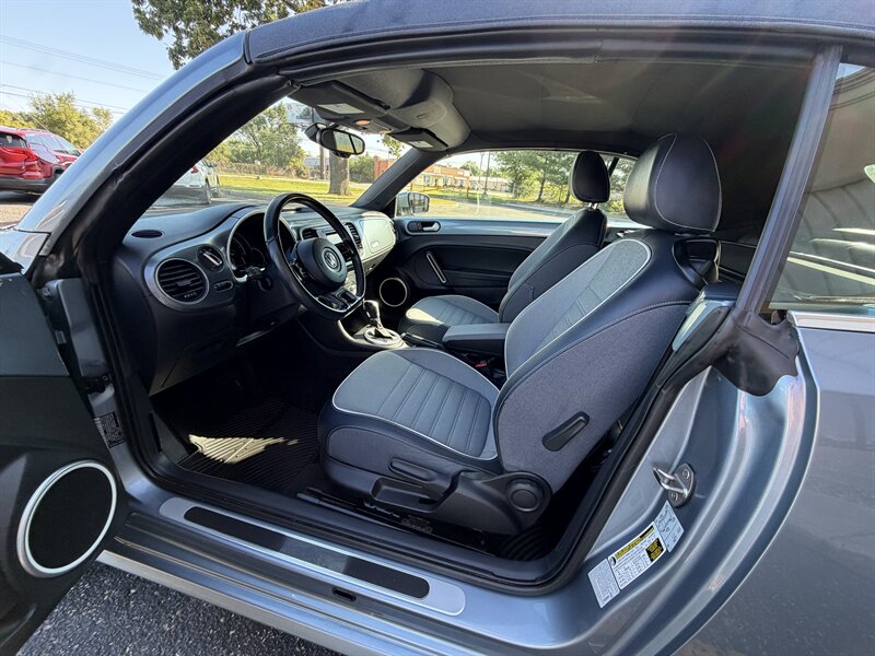 2016 Volkswagen Beetle Convertible 1.8T Denim - Photo 11 - Elkhart, IN 46514