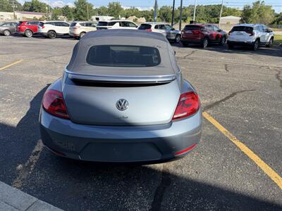 2016 Volkswagen Beetle Convertible 1.8T Denim - Photo 4 - Elkhart, IN 46514