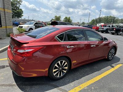 2016 Nissan Altima 2.5 SL   - Photo 13 - Elkhart, IN 46514