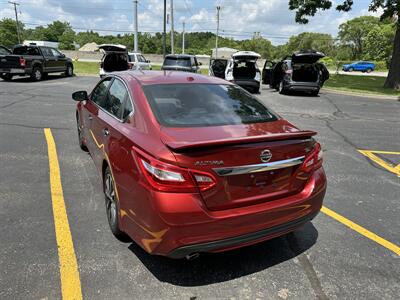 2016 Nissan Altima 2.5 SL   - Photo 9 - Elkhart, IN 46514
