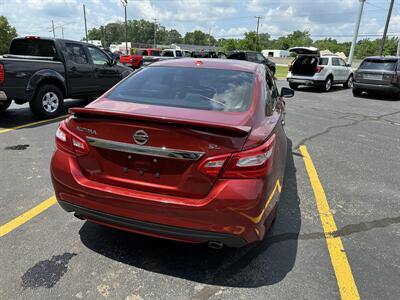 2016 Nissan Altima 2.5 SL   - Photo 11 - Elkhart, IN 46514