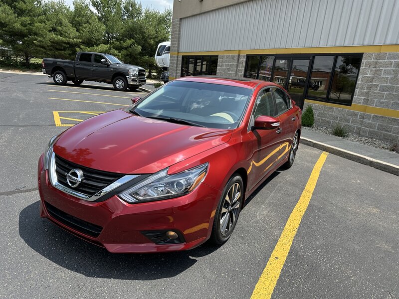 2016 Nissan Altima 2.5 SL - Photo 1 - Elkhart, IN 46514