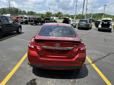 2016 Nissan Altima 2.5 SL   - Photo 10 - Elkhart, IN 46514