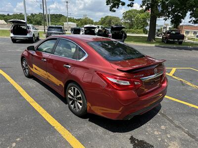 2016 Nissan Altima 2.5 SL   - Photo 8 - Elkhart, IN 46514