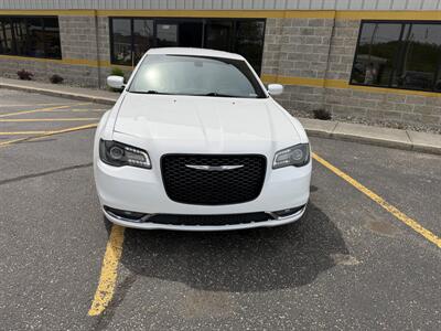 2015 Chrysler 300 S   - Photo 9 - Elkhart, IN 46514