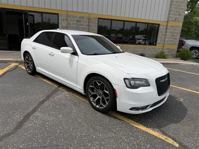 2015 Chrysler 300 S   - Photo 8 - Elkhart, IN 46514