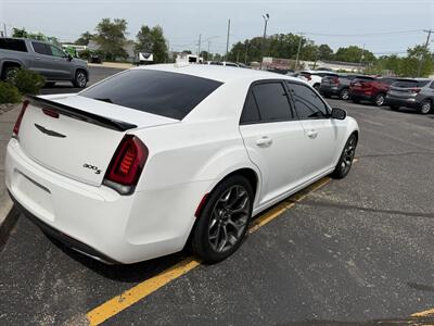 2015 Chrysler 300 S   - Photo 6 - Elkhart, IN 46514