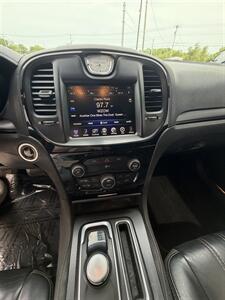 2015 Chrysler 300 S   - Photo 14 - Elkhart, IN 46514
