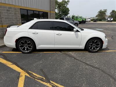 2015 Chrysler 300 S   - Photo 7 - Elkhart, IN 46514
