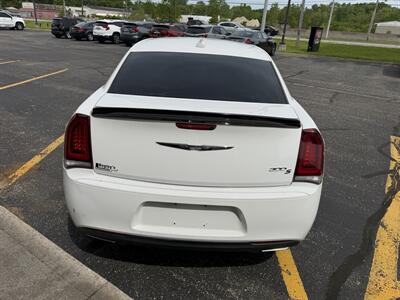 2015 Chrysler 300 S   - Photo 5 - Elkhart, IN 46514