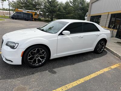 2015 Chrysler 300 S   - Photo 2 - Elkhart, IN 46514