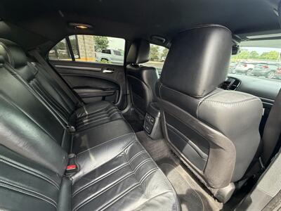 2015 Chrysler 300 S   - Photo 11 - Elkhart, IN 46514