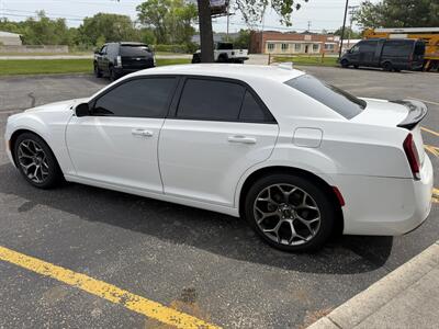 2015 Chrysler 300 S   - Photo 3 - Elkhart, IN 46514