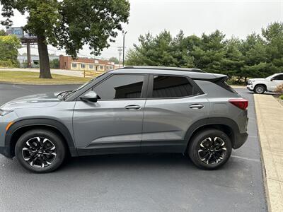 2021 Chevrolet Trailblazer LT   - Photo 2 - Elkhart, IN 46514