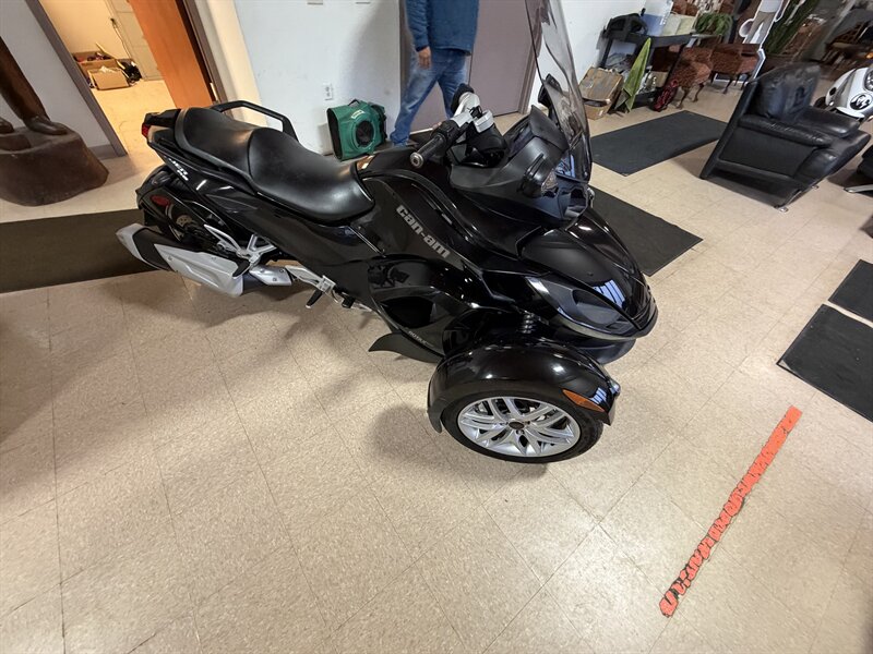 2015 CAN-AM ROADSTER - Photo 11 - Elkhart, IN 46514