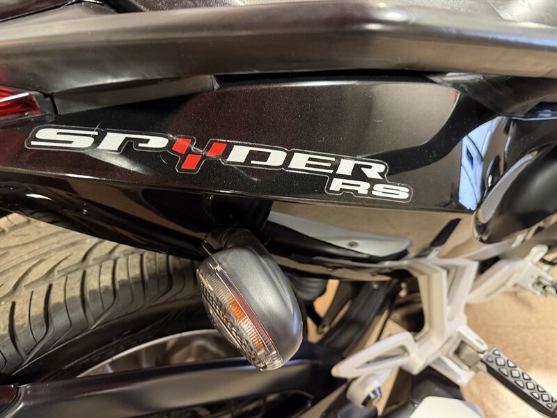 2015 CAN-AM ROADSTER - Photo 16 - Elkhart, IN 46514