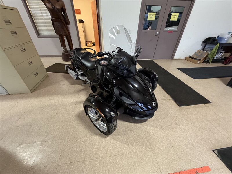 2015 CAN-AM ROADSTER - Photo 4 - Elkhart, IN 46514