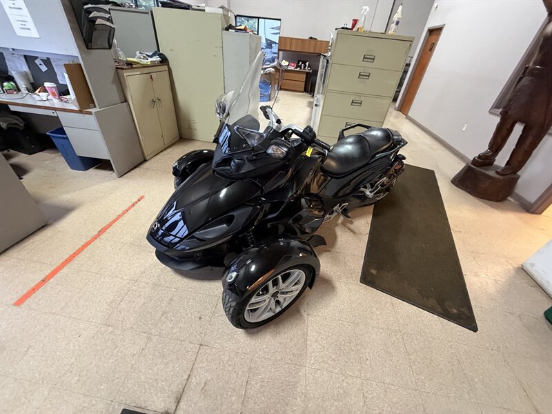 2015 CAN-AM ROADSTER - Photo 8 - Elkhart, IN 46514