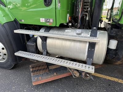 2013 Freightliner 114 SD   - Photo 32 - Elkhart, IN 46514