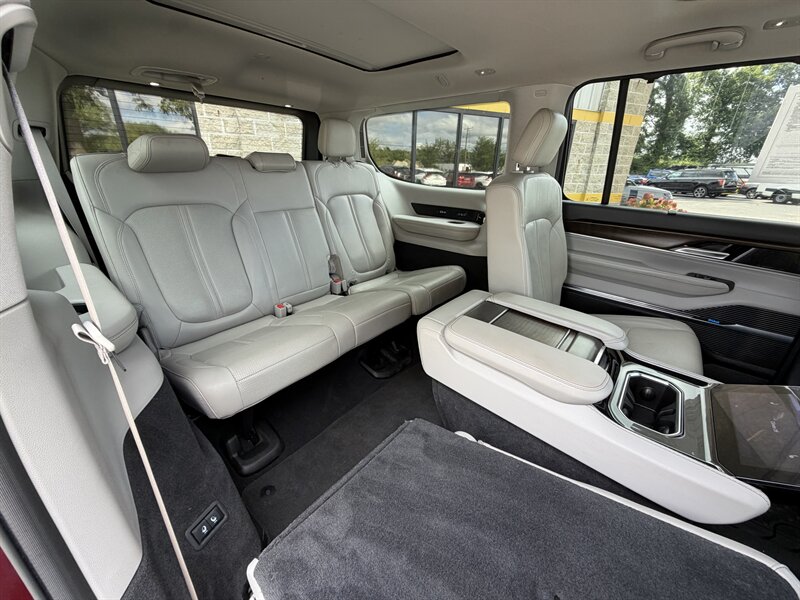 2022 Jeep Grand Wagoneer Series I - Photo 18 - Elkhart, IN 46514