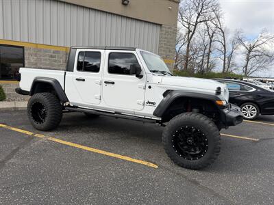 2020 Jeep Gladiator Sport S   - Photo 10 - Elkhart, IN 46514