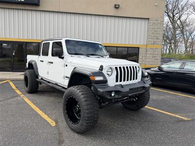 2020 Jeep Gladiator Sport S   - Photo 11 - Elkhart, IN 46514