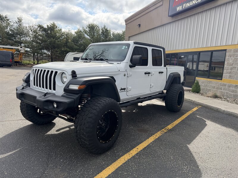 2020 Jeep Gladiator Sport S   - Photo 1 - Elkhart, IN 46514