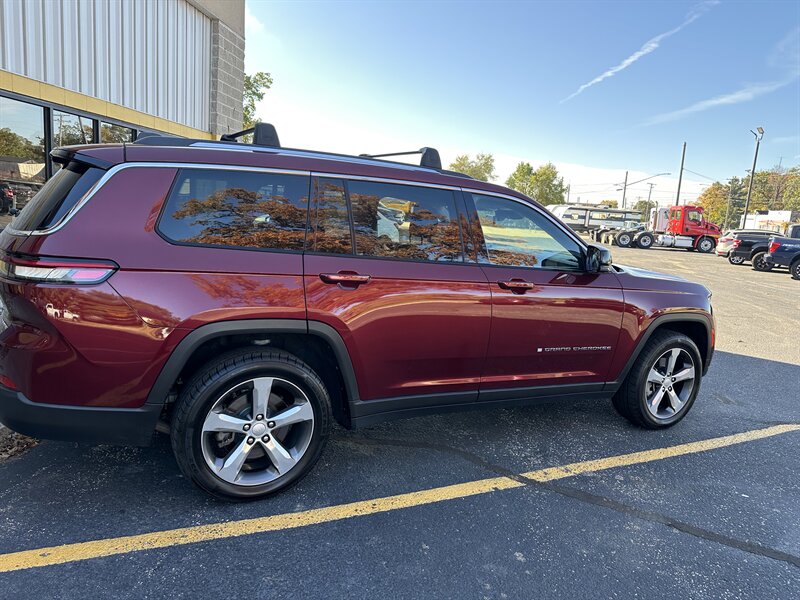 2021 Jeep Grand Cherokee L Limited   - Photo 8 - Elkhart, IN 46514