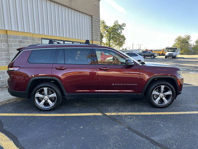 2021 Jeep Grand Cherokee L Limited   - Photo 9 - Elkhart, IN 46514