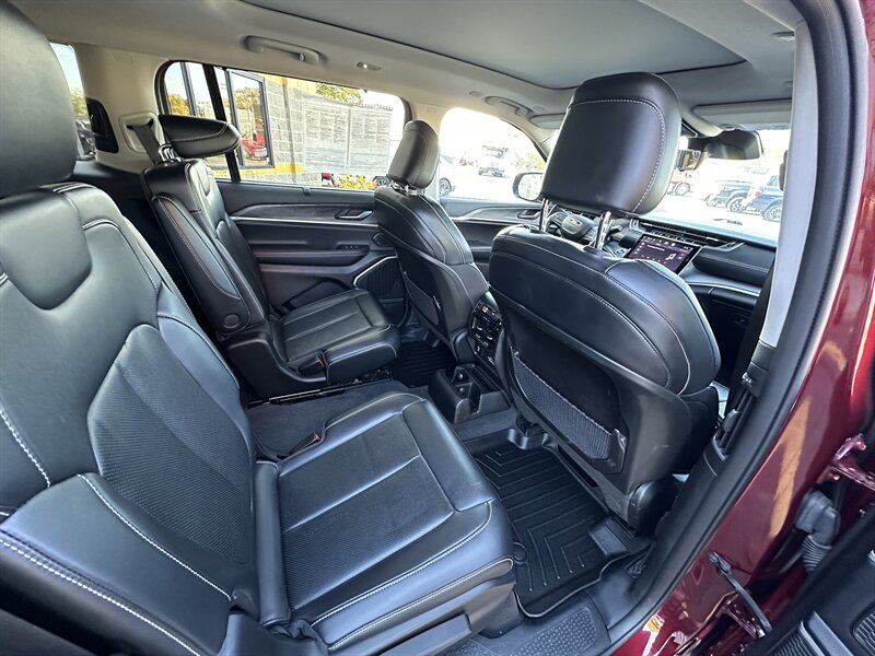 2021 Jeep Grand Cherokee L Limited   - Photo 14 - Elkhart, IN 46514