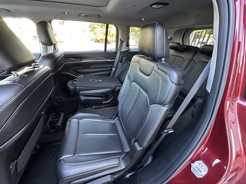 2021 Jeep Grand Cherokee L Limited   - Photo 16 - Elkhart, IN 46514