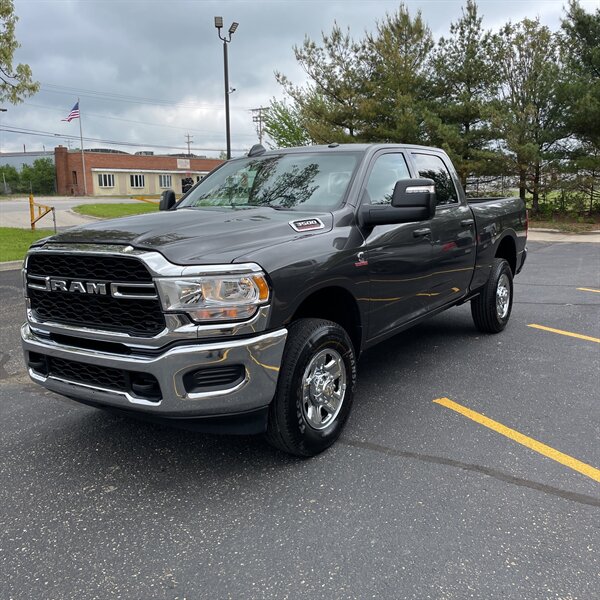 2024 RAM 3500 Tradesman - Photo 1 - Elkhart, IN 46514